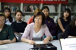 文化藝術(shù)管理學(xué)院與設(shè)計(jì)學(xué)院聯(lián)合開(kāi)展主題黨日暨專業(yè)交流活動(dòng)